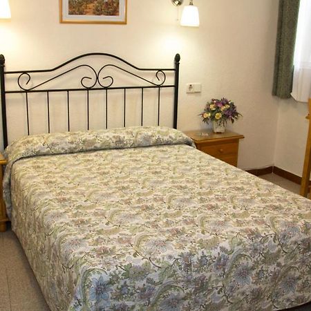Hostal Los Alpes Madrid Værelse billede