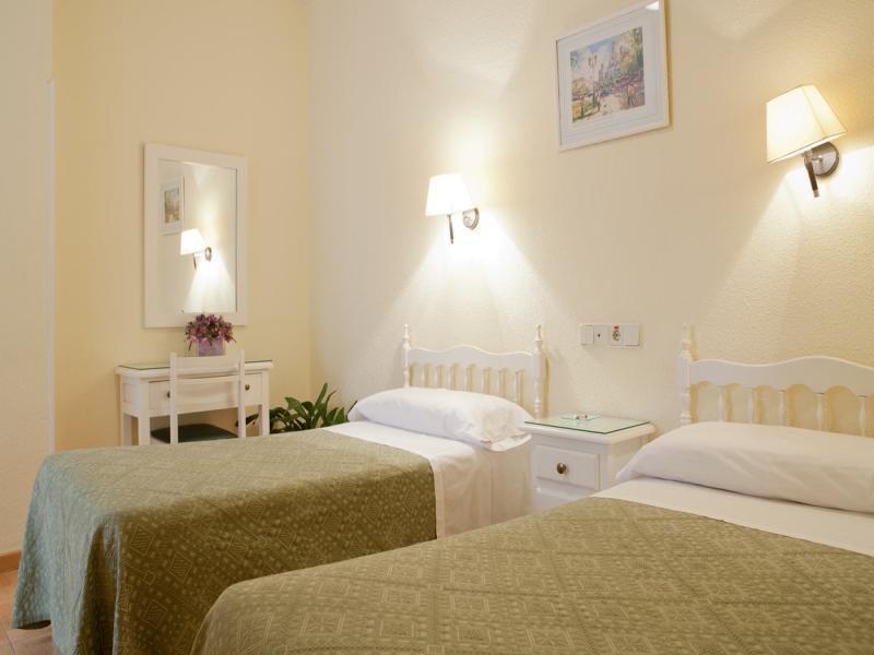 Hostal Los Alpes Madrid Eksteriør billede