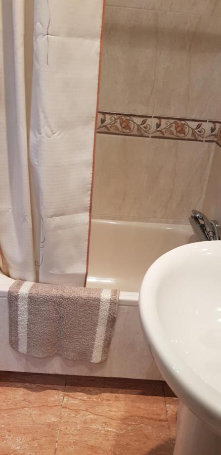 Hostal Los Alpes Madrid Eksteriør billede