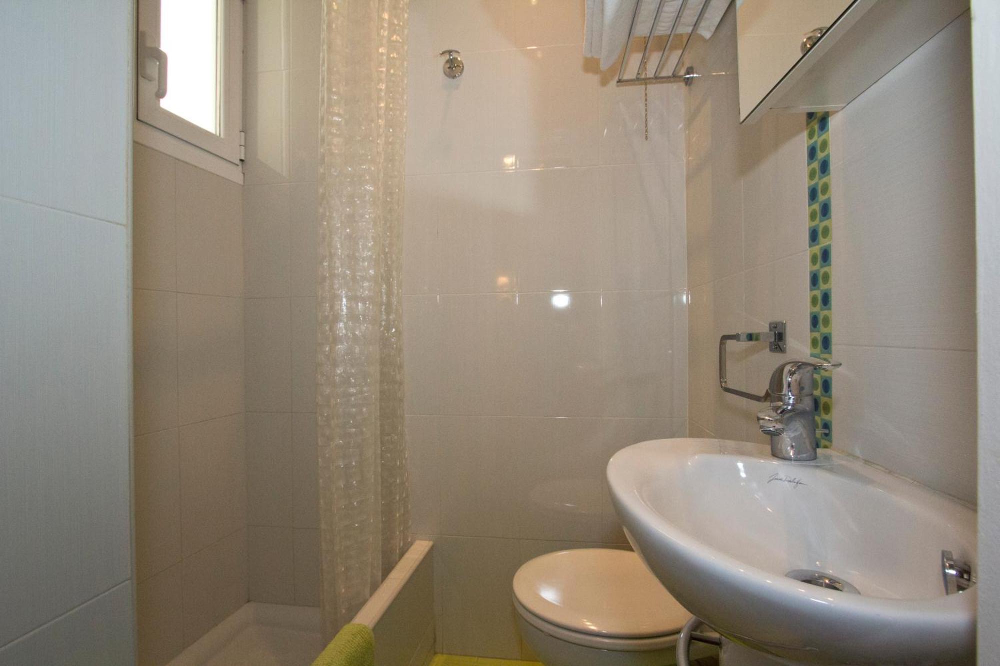 Hostal Los Alpes Madrid Værelse billede