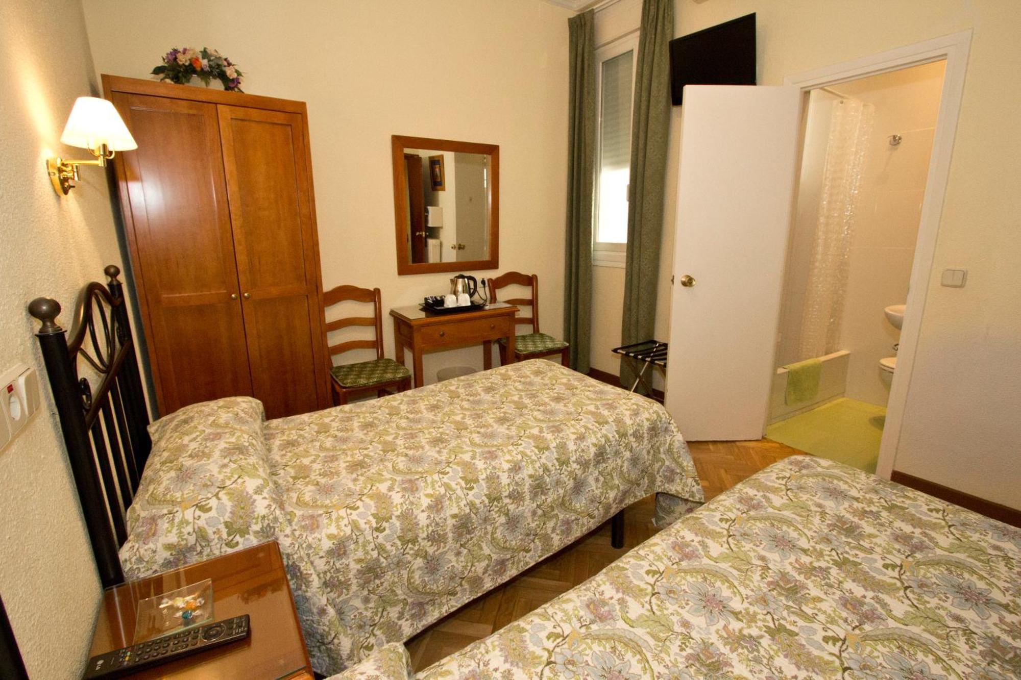 Hostal Los Alpes Madrid Værelse billede