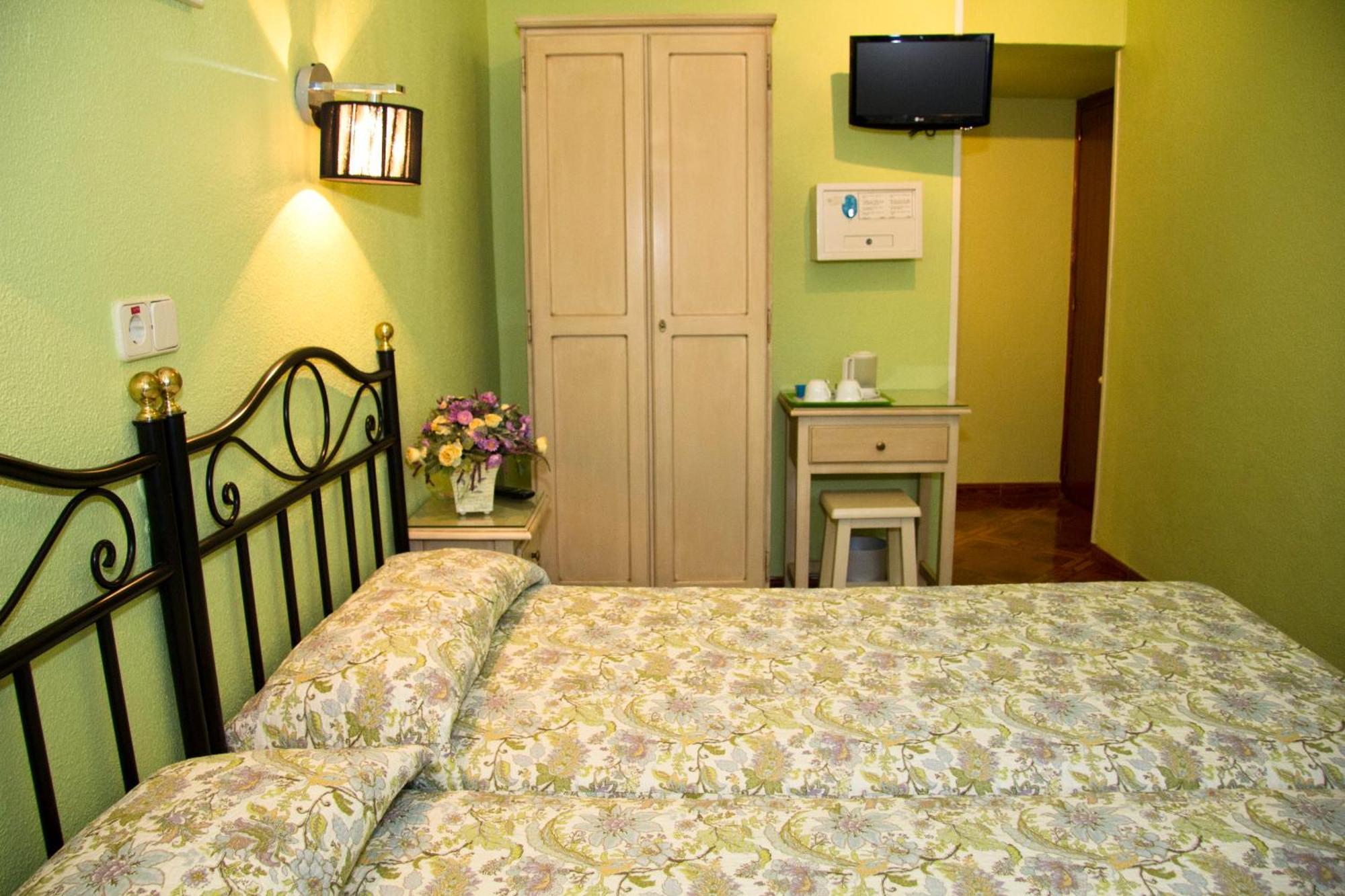 Hostal Los Alpes Madrid Værelse billede