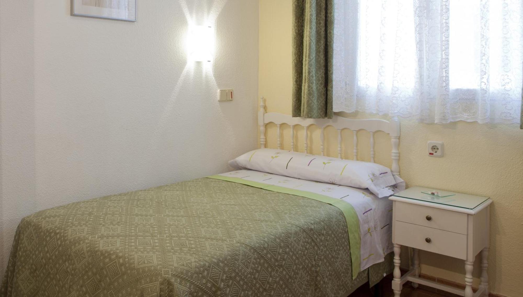 Hostal Los Alpes Madrid Værelse billede