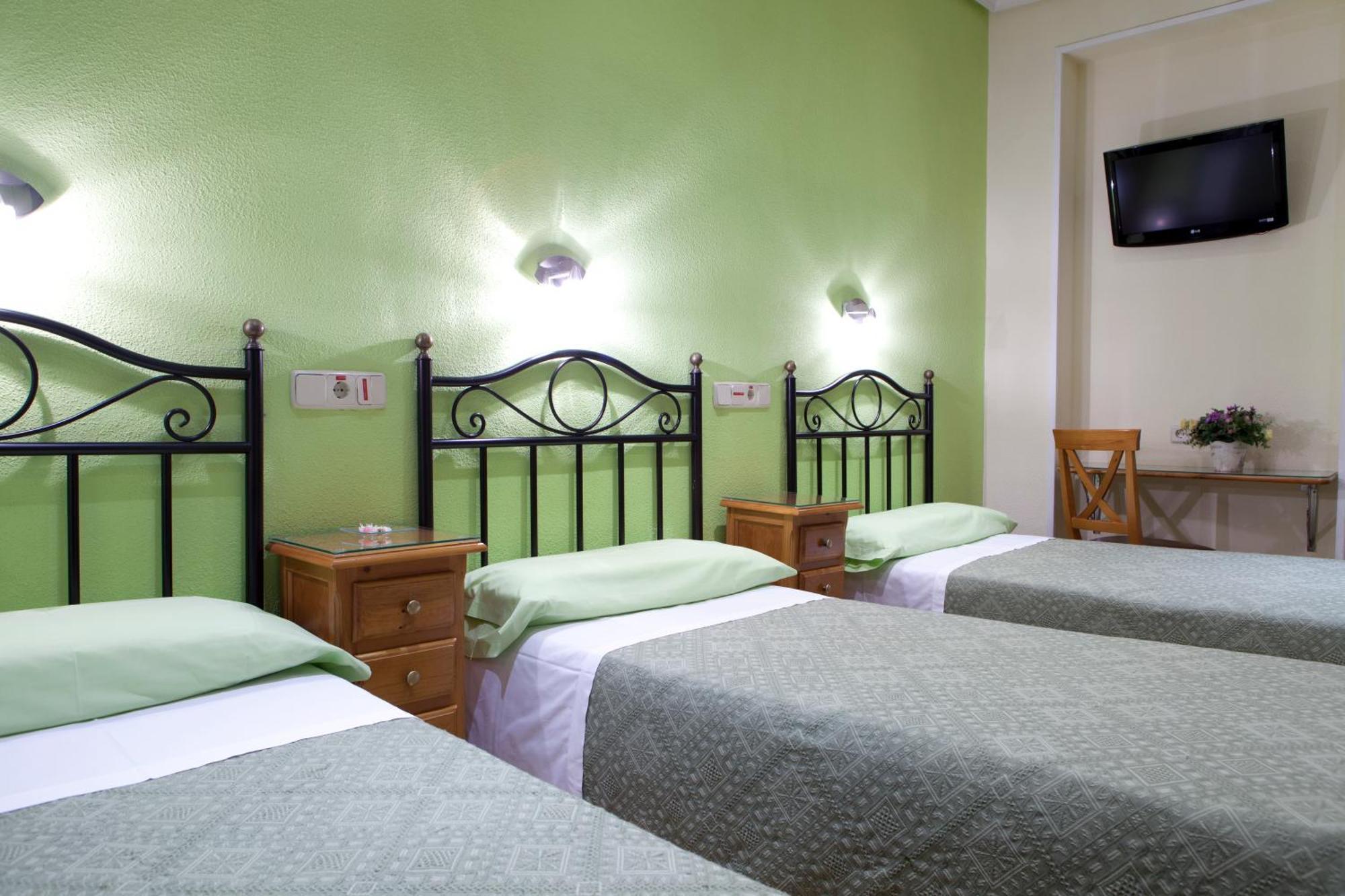 Hostal Los Alpes Madrid Værelse billede