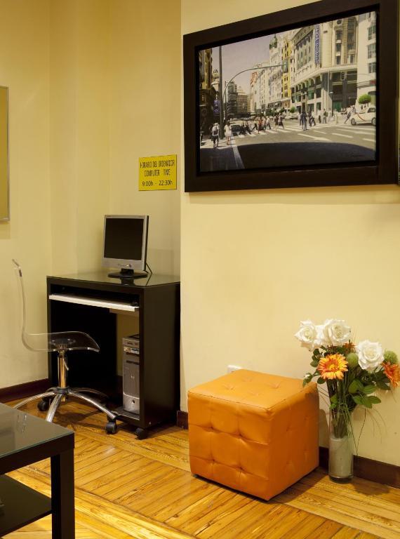 Hostal Los Alpes Madrid Eksteriør billede