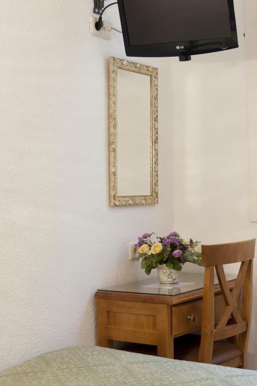 Hostal Los Alpes Madrid Eksteriør billede
