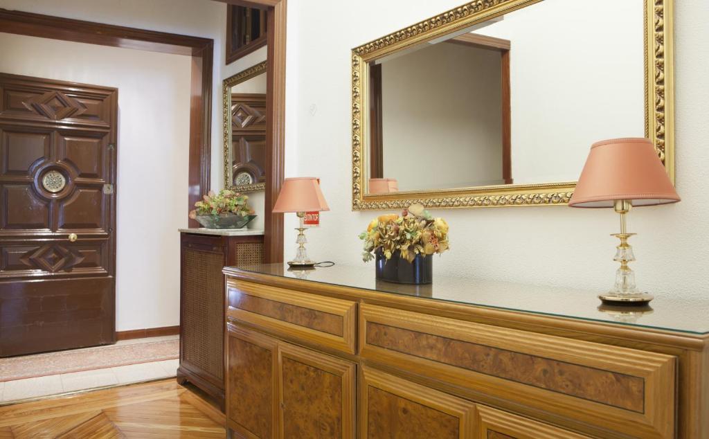 Hostal Los Alpes Madrid Eksteriør billede