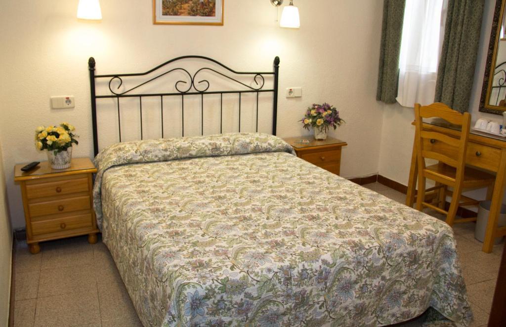 Hostal Los Alpes Madrid Værelse billede