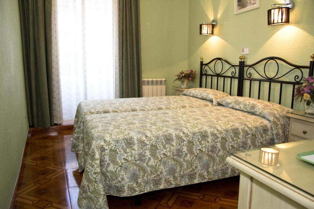 Hostal Los Alpes Madrid Værelse billede
