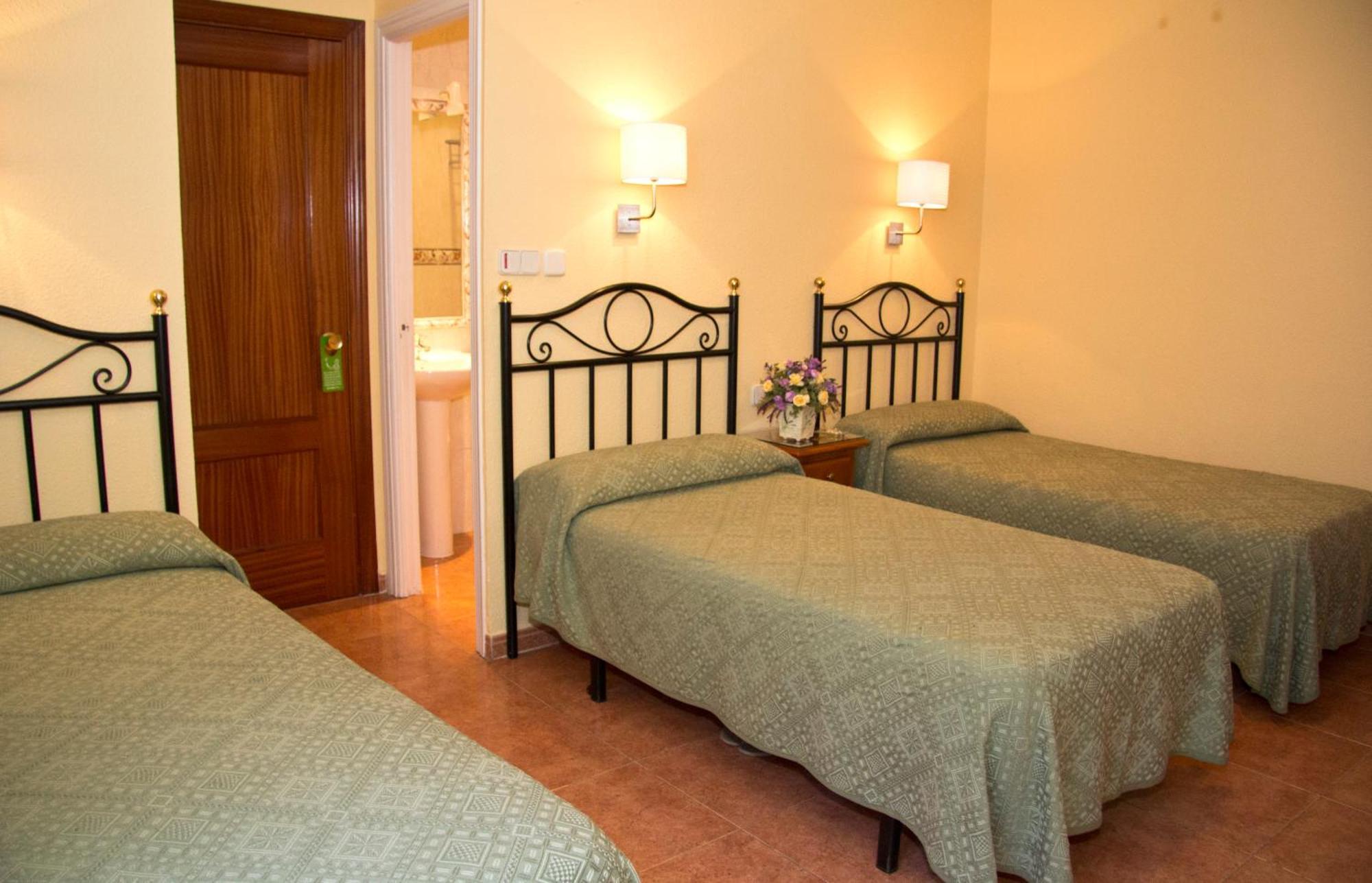 Hostal Los Alpes Madrid Eksteriør billede