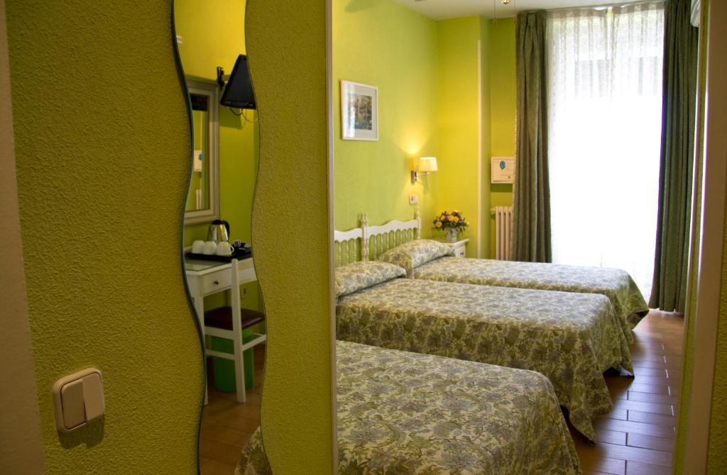 Hostal Los Alpes Madrid Værelse billede