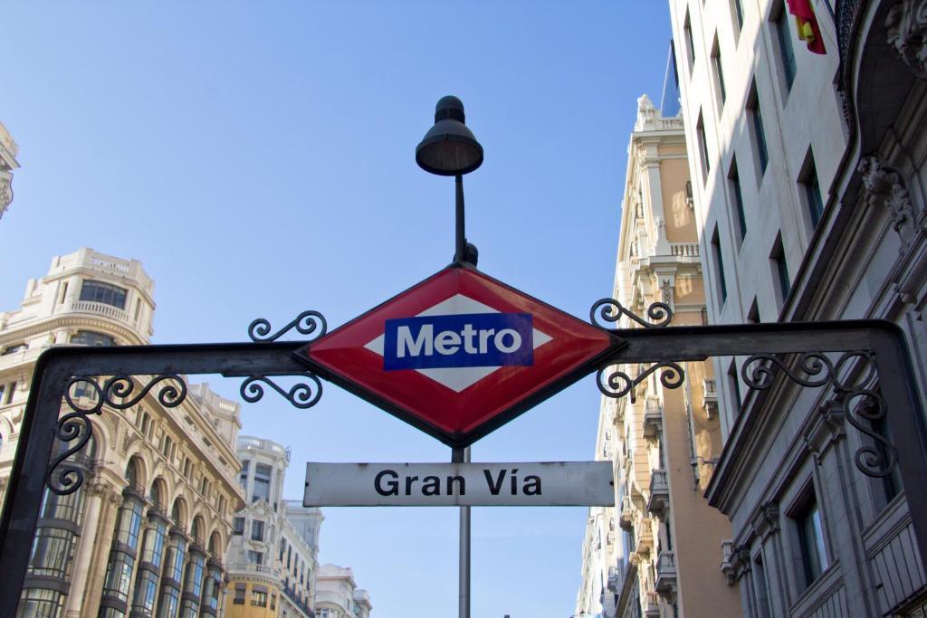 Hostal Los Alpes Madrid Eksteriør billede