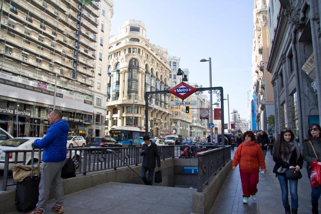 Hostal Los Alpes Madrid Eksteriør billede