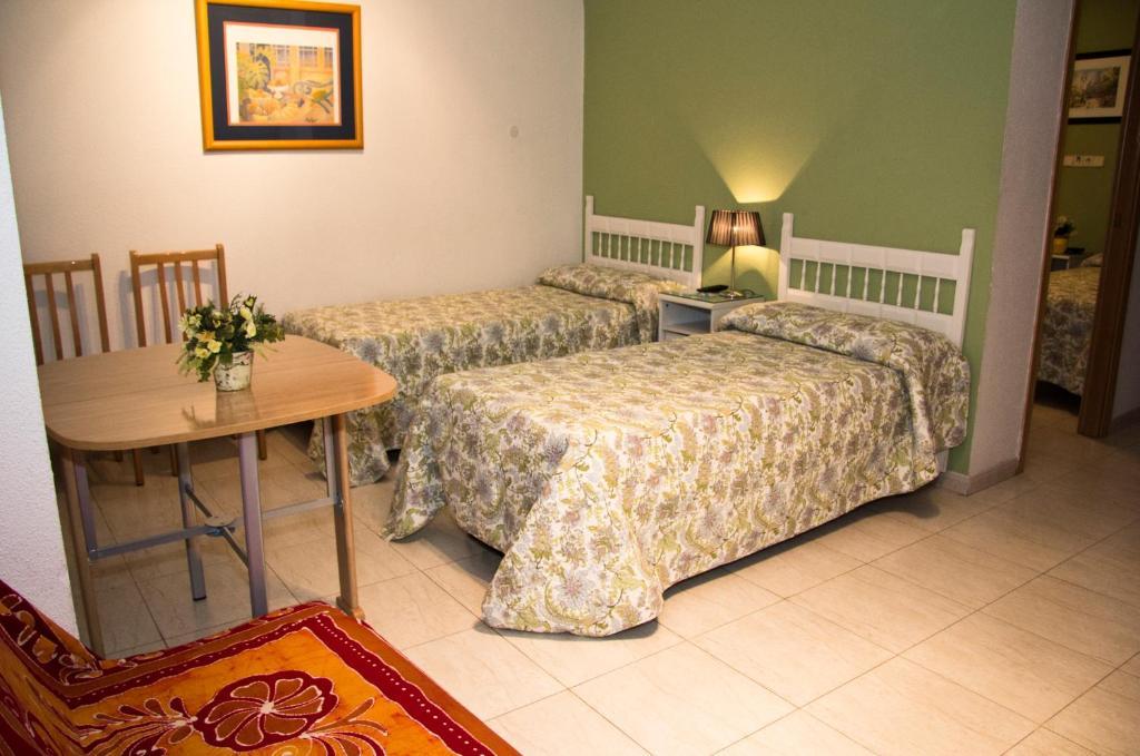Hostal Los Alpes Madrid Værelse billede