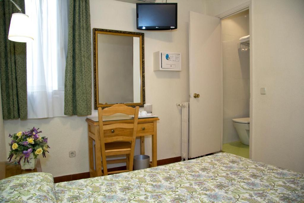 Hostal Los Alpes Madrid Værelse billede