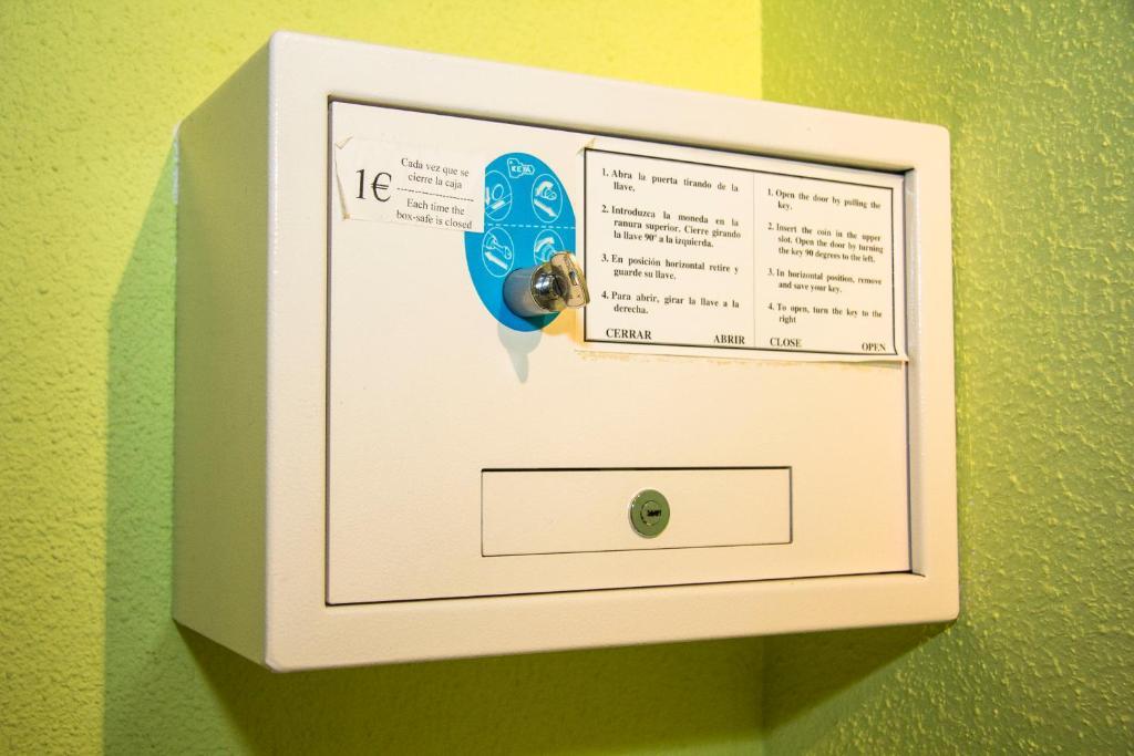 Hostal Los Alpes Madrid Værelse billede